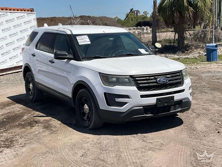 2016-ford-explorer-image-2