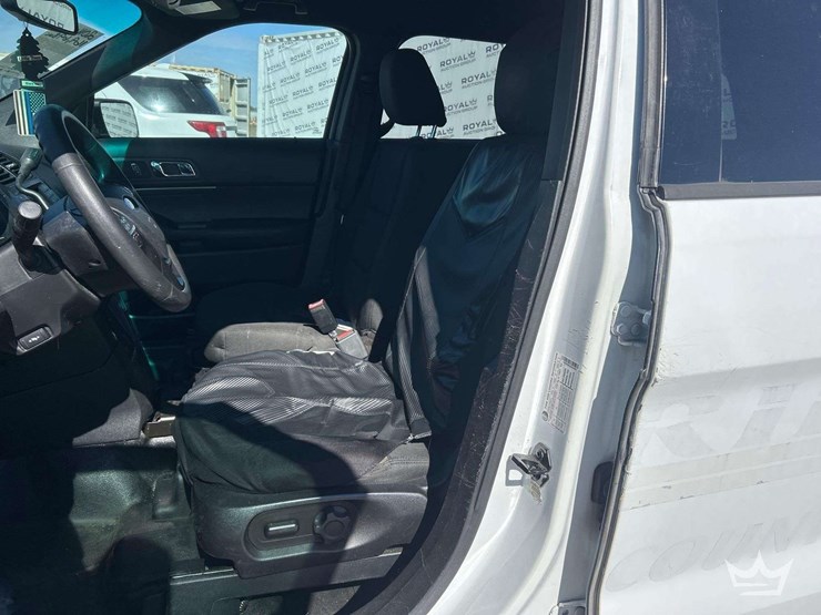 2016-ford-explorer-image-12