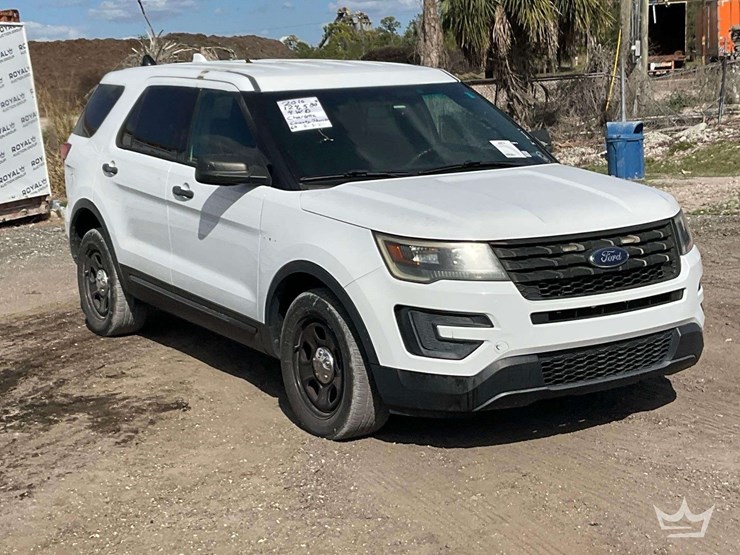 2016-ford-explorer-image-2