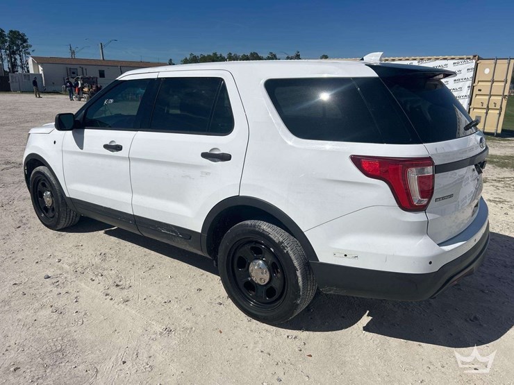 2016-ford-explorer-image-4