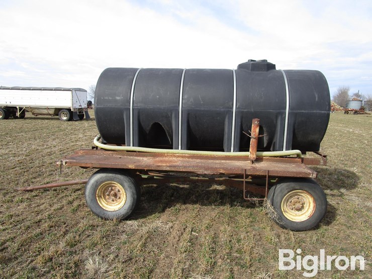 1025-gallon-water-tank-on-trailer-image-8