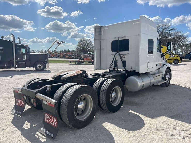 2019-peterbilt-579-image-3