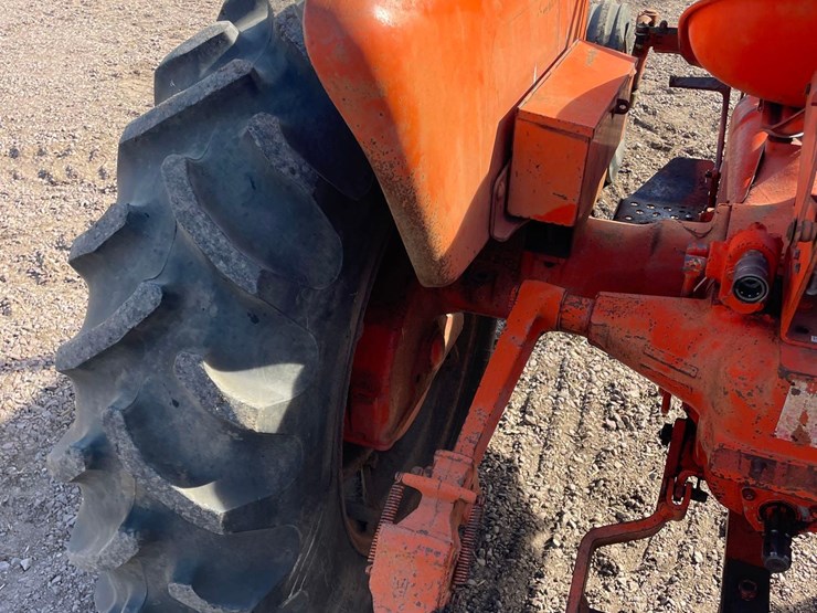 allis-chalmers-d15-2wd-tractor-image-16