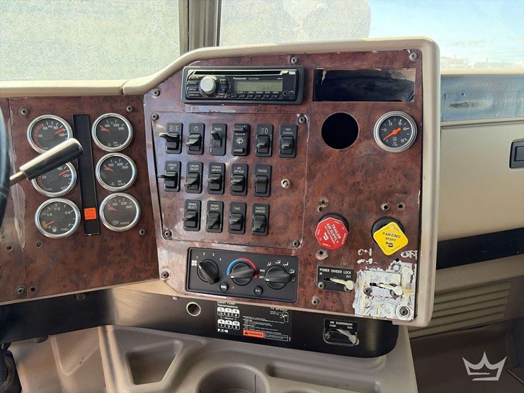 2007-international-9400i-t/a-sleeper-cab-truck-tractor-image-13