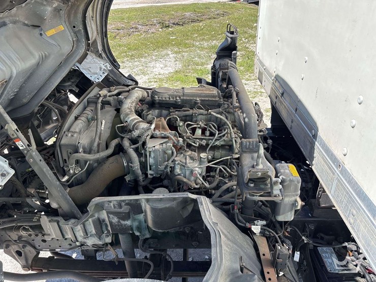 2018-hino-195-image-18