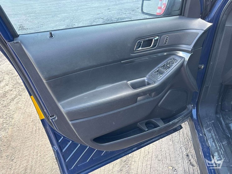 2015-ford-explorer-image-5