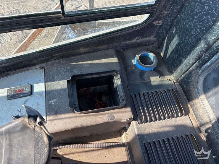 2018-bomag-bc572-articulated-refuse-compactor-image-16