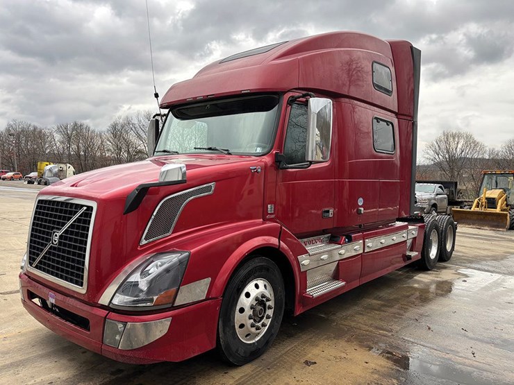 2016-volvo-vnl780-image-1