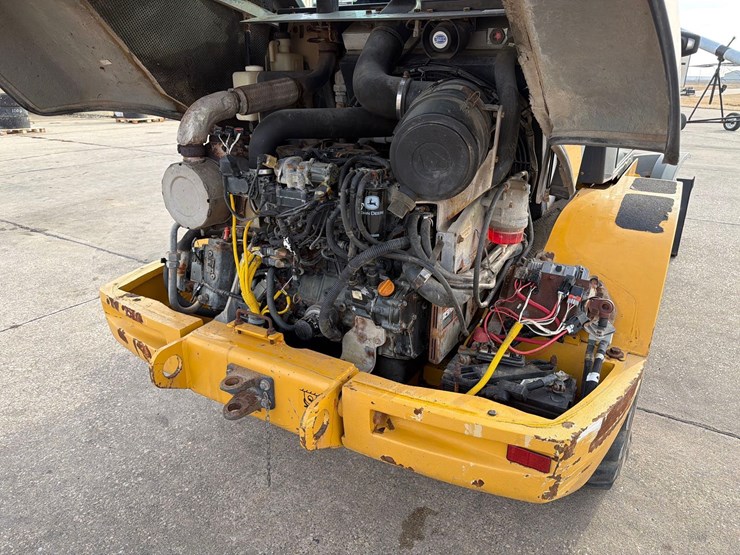 2016-deere-244k-image-54