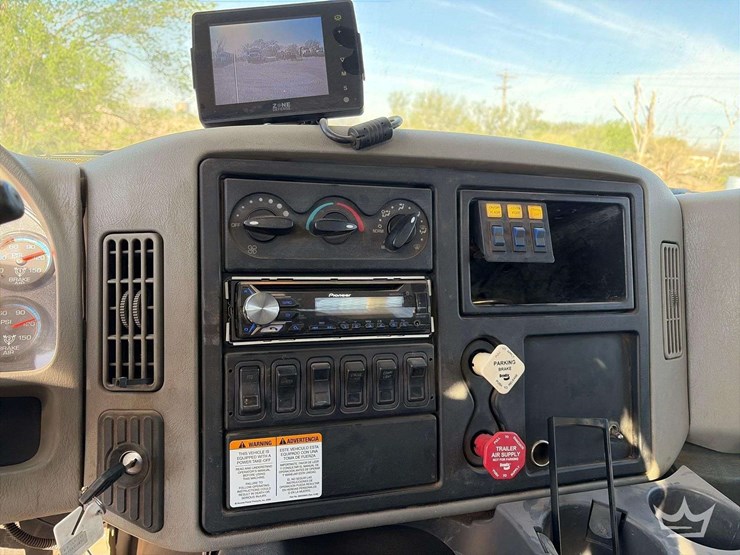 2011-international-durastar-4300-image-23