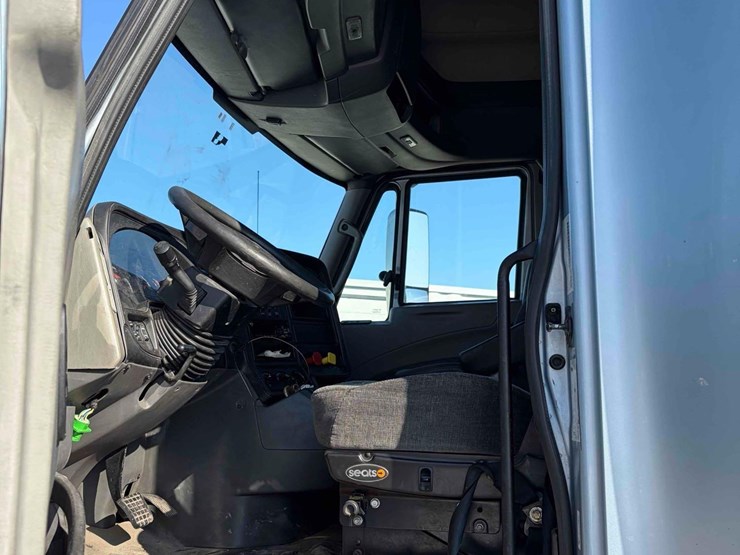 2017-international-prostar-image-14