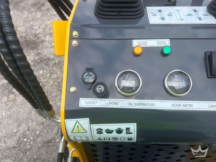 2025-sdlanch-sdll60-mini-stand-on-track-loader-skid-steer-image-6