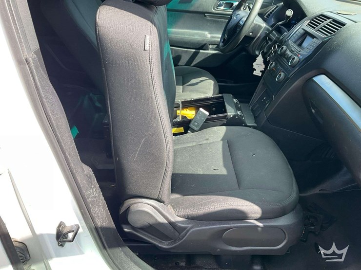 2016-ford-explorer-image-25