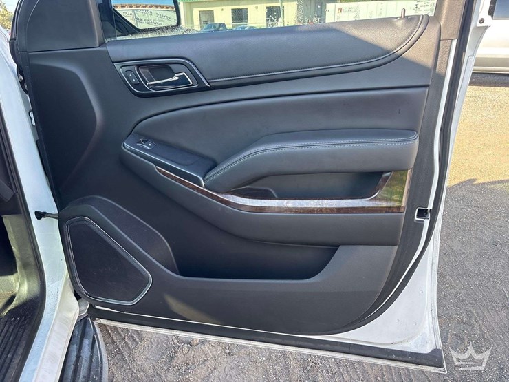 2017-chevrolet-tahoe-image-21