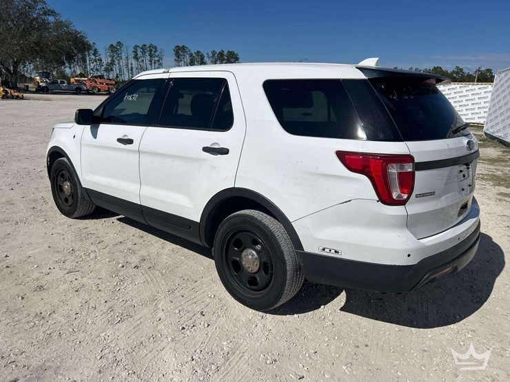 2016-ford-explorer-image-4