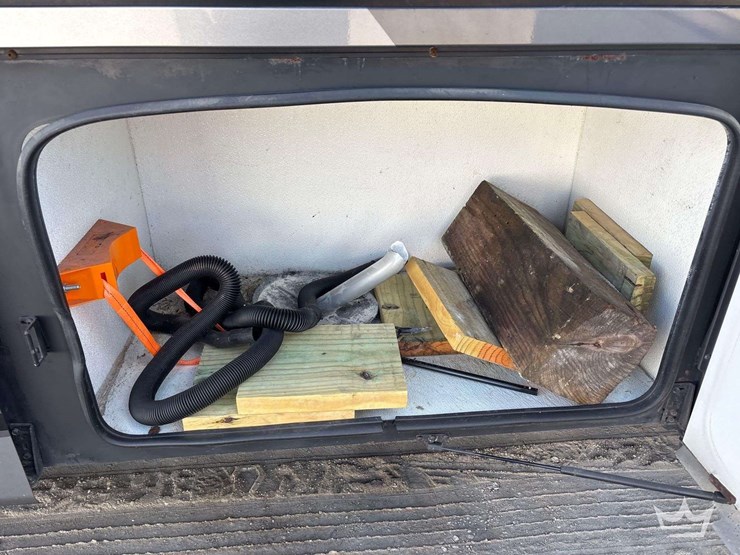 2018-freightliner-thor-venetian-400xcr-a40-41ft.-class-a-motorhome-image-11