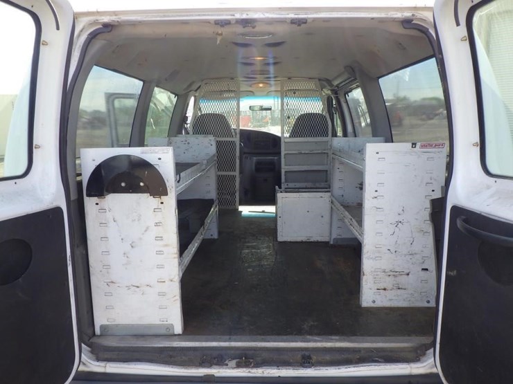 2004-ford-cargo-image-8