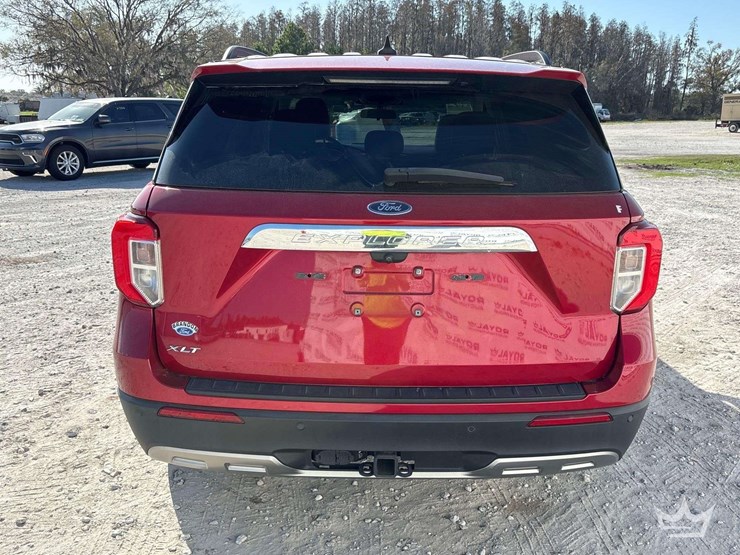 2021-ford-explorer-image-32
