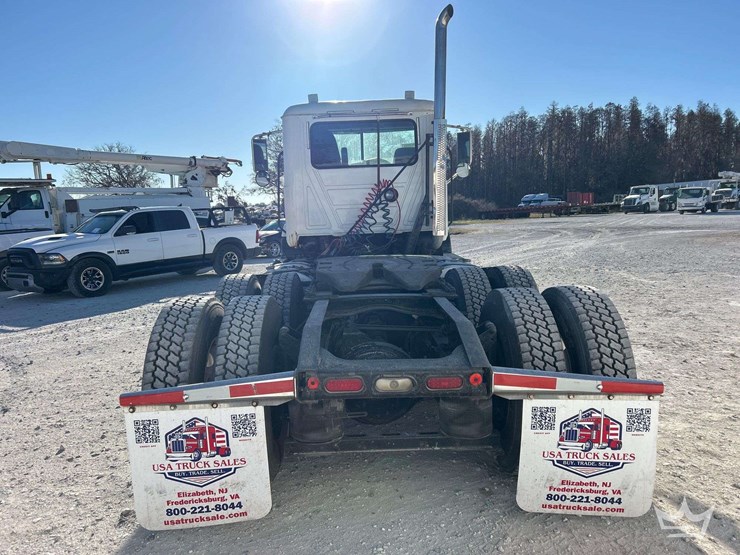 2013-mack-cxu613-t/a-day-cab-truck-tractor-image-31