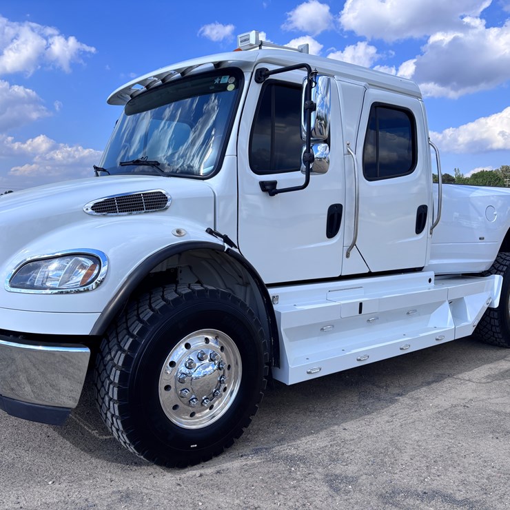 2014 FREIGHTLINER M2 106