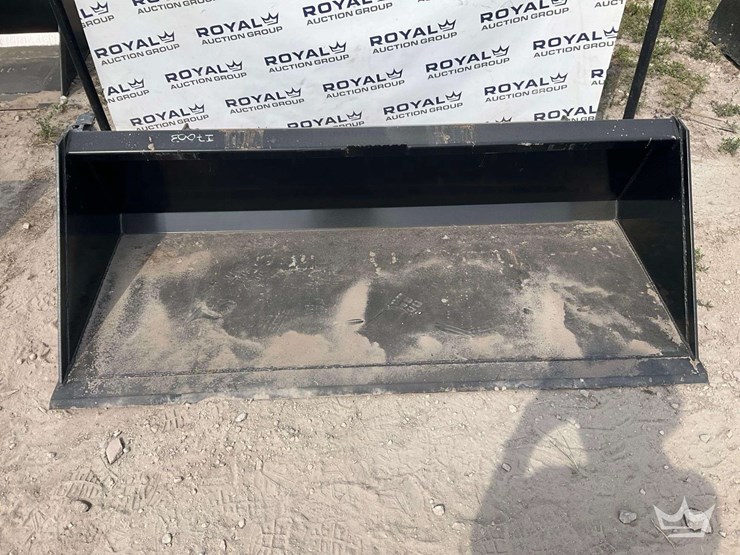 swict-72in-bucket-skid-steer-attachment-image-1