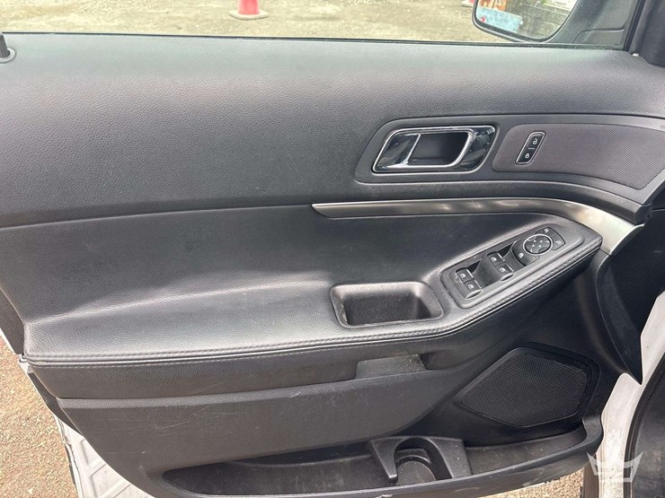 2017-ford-explorer-image-12