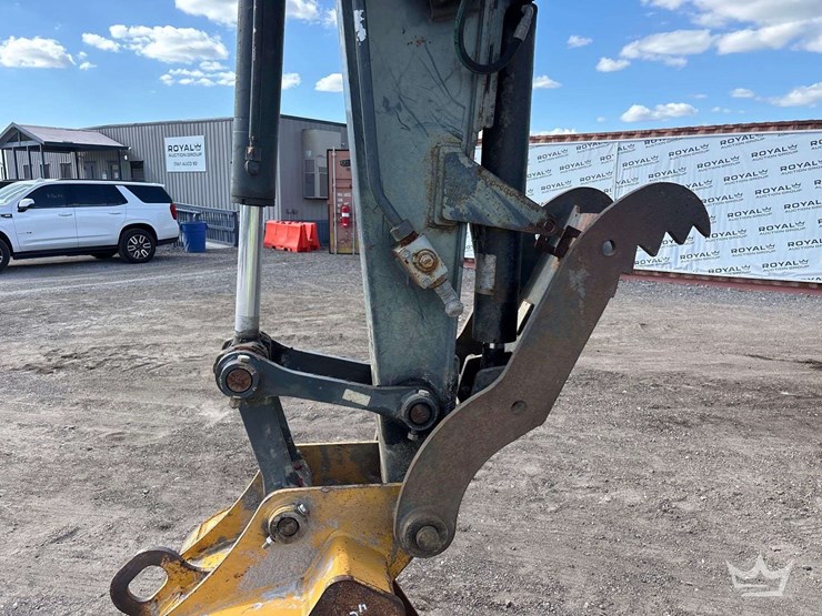 2016-deere-85g-image-26