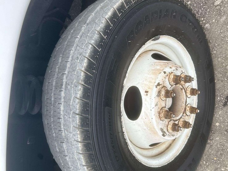 2012-ford-e350-image-17