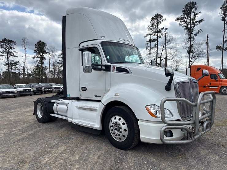 2020-kenworth-t680-image-2