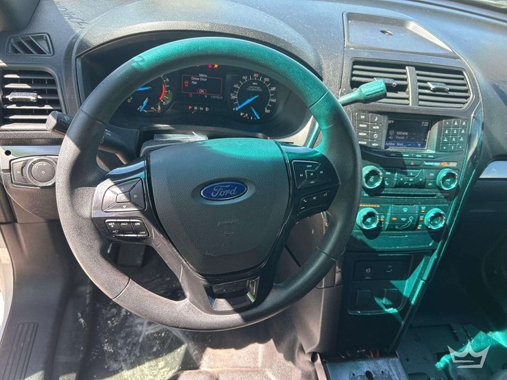 2016-ford-explorer-image-11