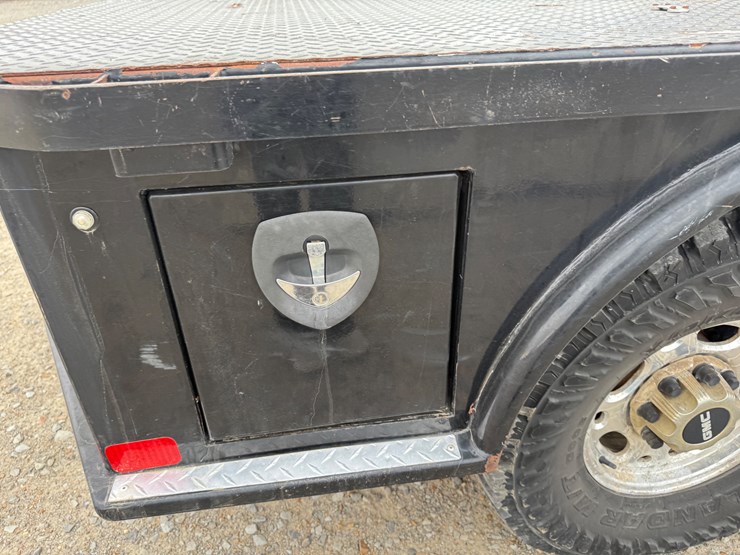 2005-gmc-2500-image-16