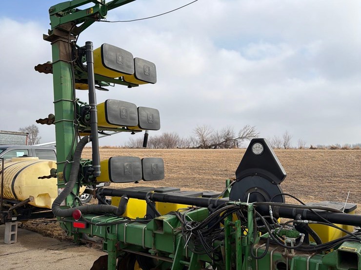 john-deere-7300-image-41