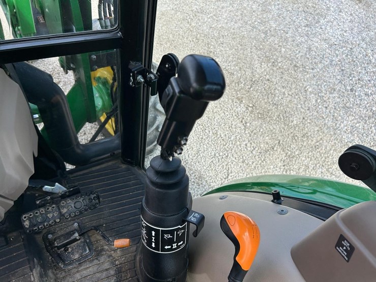 2021-john-deere-5055e-image-22