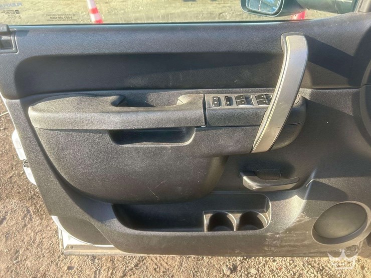 2013-gmc-sierra-2500-image-17