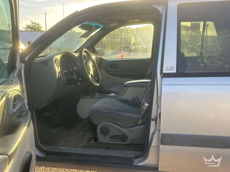 2004-chevrolet-blazer-image-11