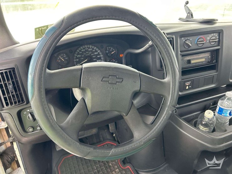 2016-chevrolet-express-2500-image-11