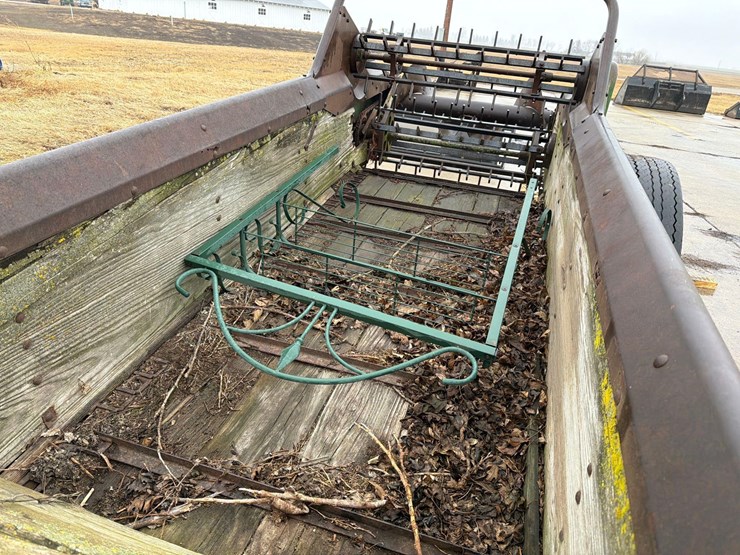 john-deere-10ft-manure-spreader-image-18