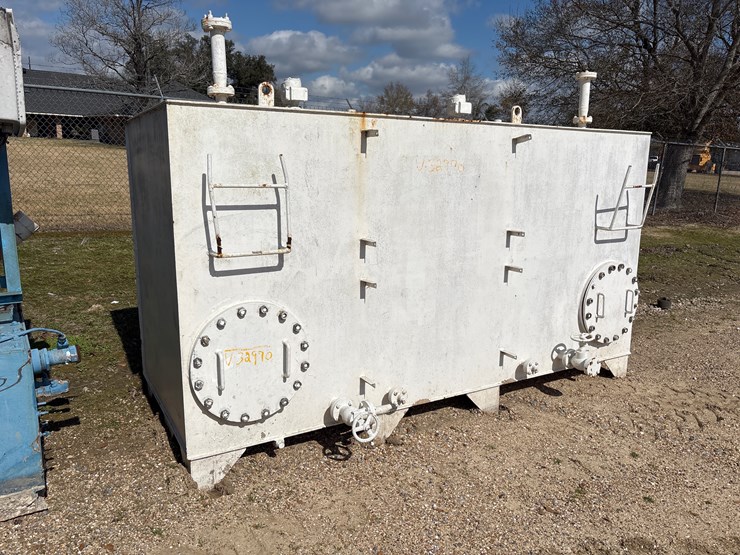 #8056-•-square-metal-tank-image-1