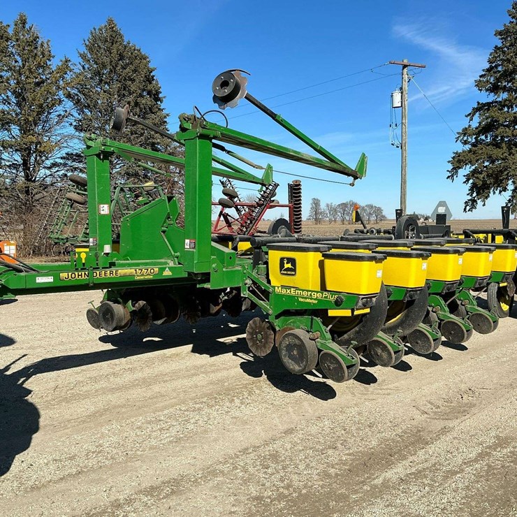 2001 JOHN DEERE 1770
