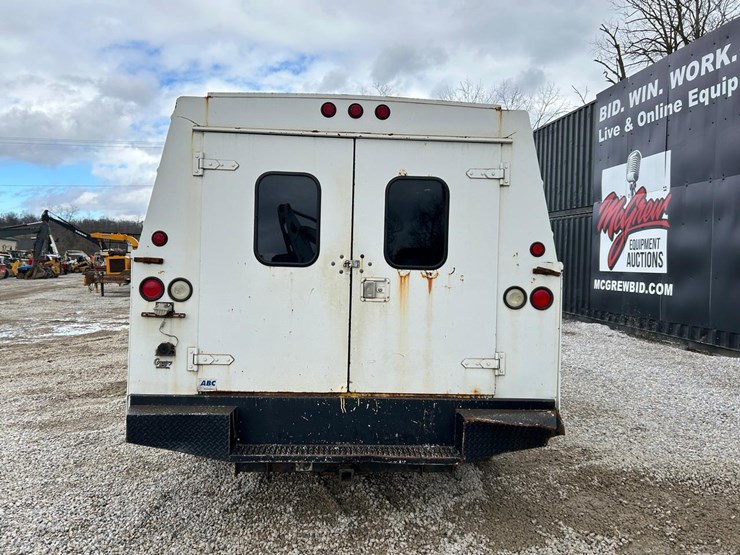 2004-utility-van-image-3