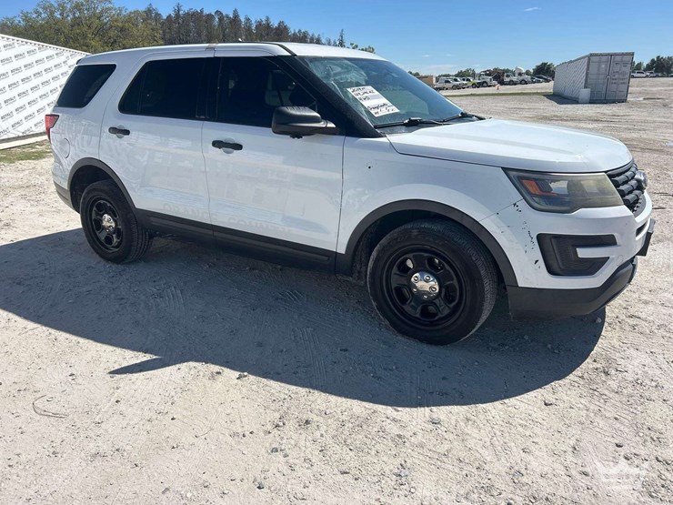2019-ford-explorer-image-2