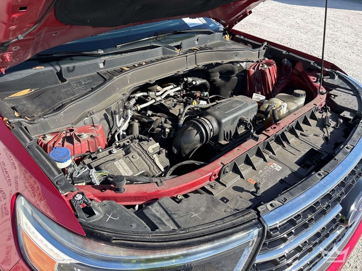 2021-ford-explorer-image-8