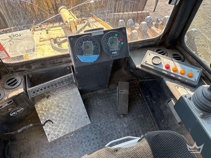 2018-bomag-bc572-articulated-refuse-compactor-image-13