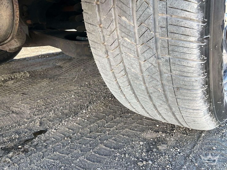 2016-ford-explorer-image-34