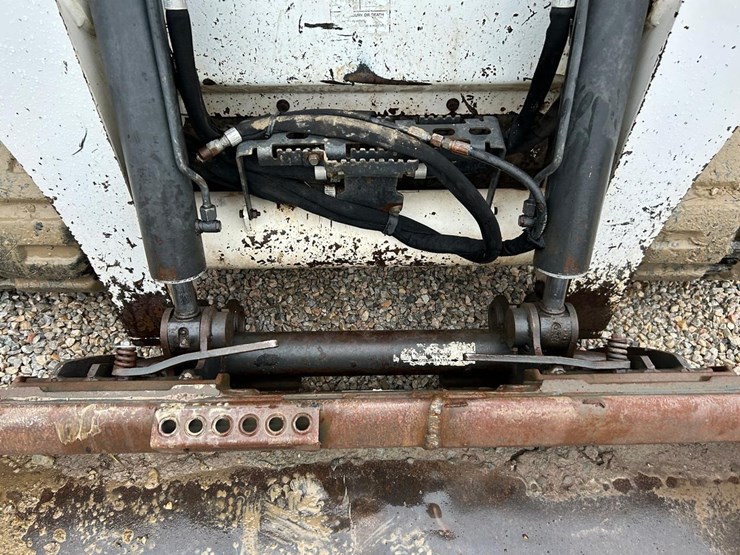 2016-bobcat-t870-image-10