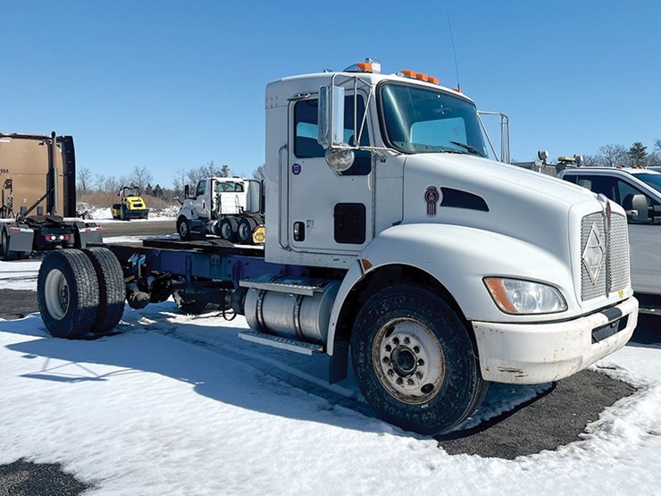 2010-kenworth-t370-image-1