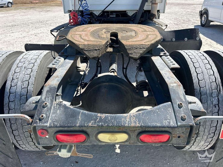 2006-volvo-vnm-s/a-day-cab-truck-tractor-image-20