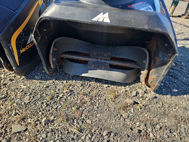 (2)-mccullough-mc621es-snow-throwers-image-5