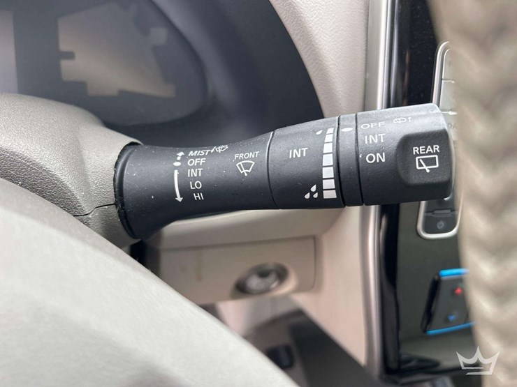 2015-nissan-leaf-hatchback-image-14