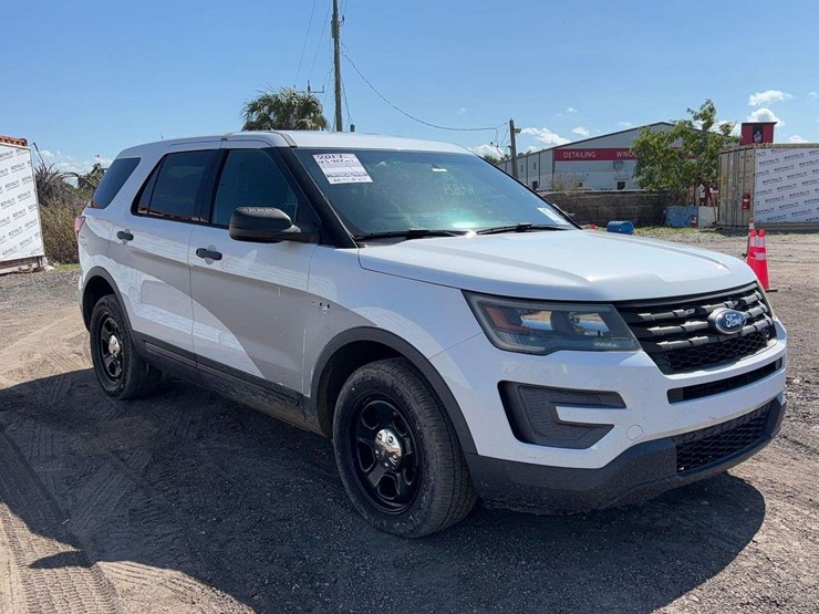 2017-ford-explorer-image-2